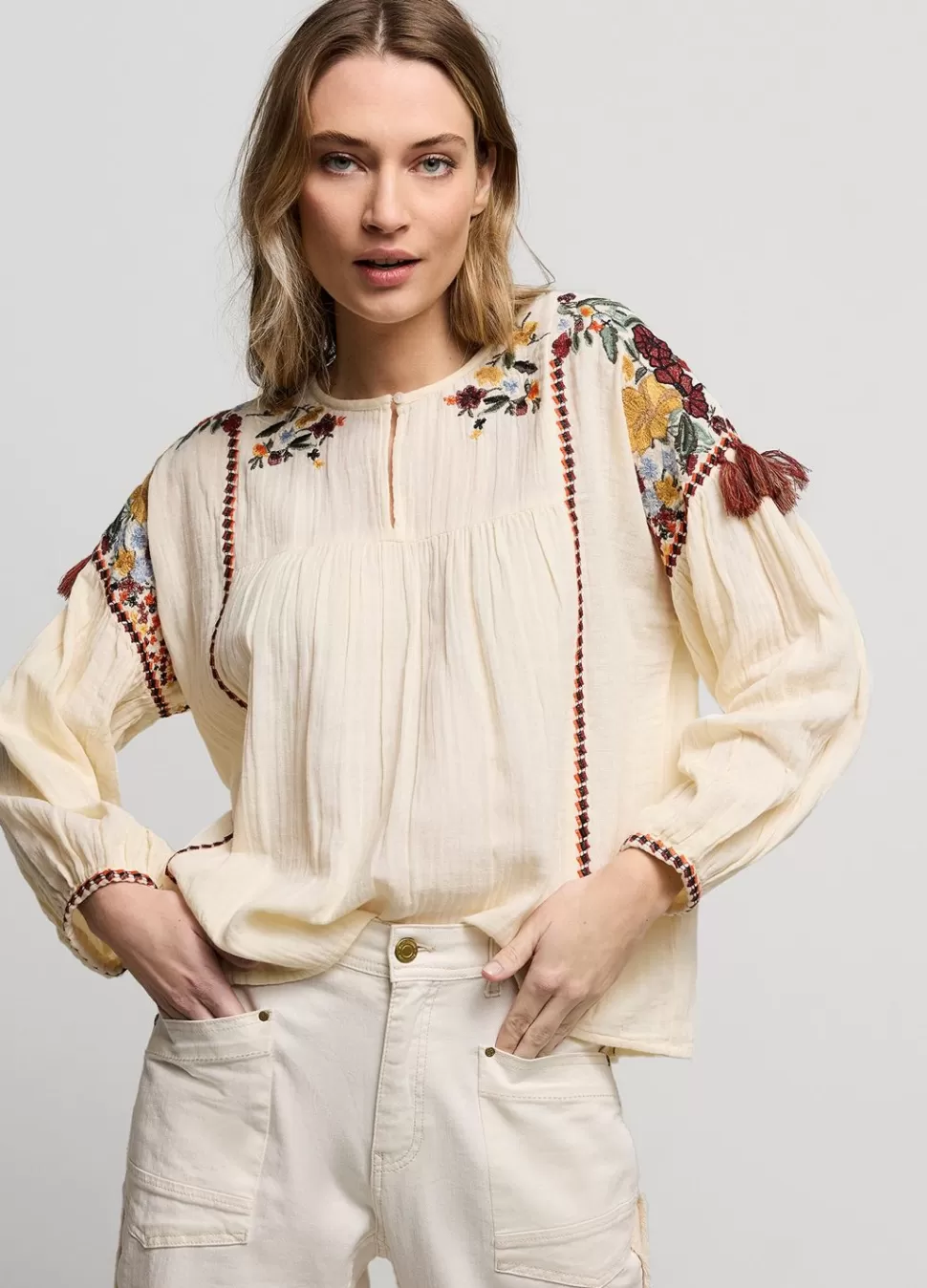 Women Summum Woman Top With Colourful Embroidery